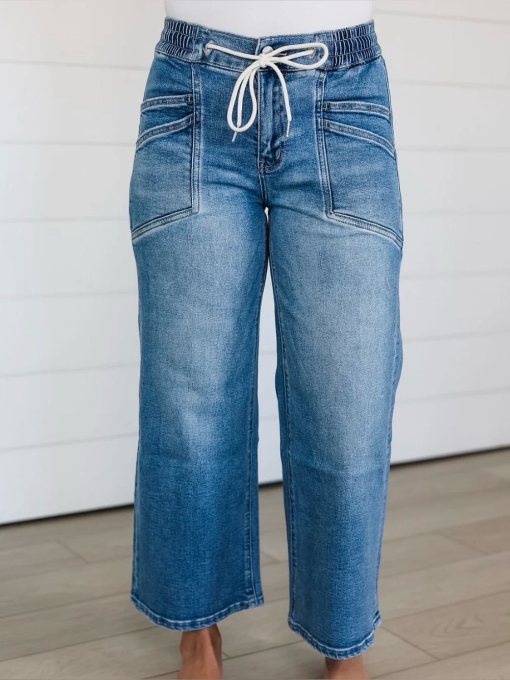 These Vervet Dylan Drawstring Barrel Jeans